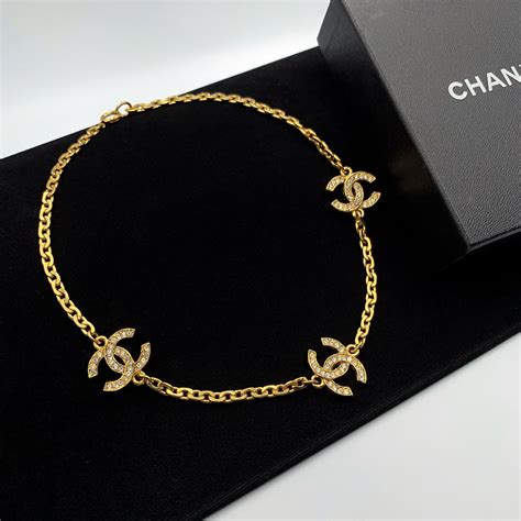 chanel choker vintage.